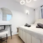 Modern Apartment, Close To The - Stogi Apartmán *