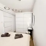 Modern Apartment, Close To The - Stogi Apartmán *